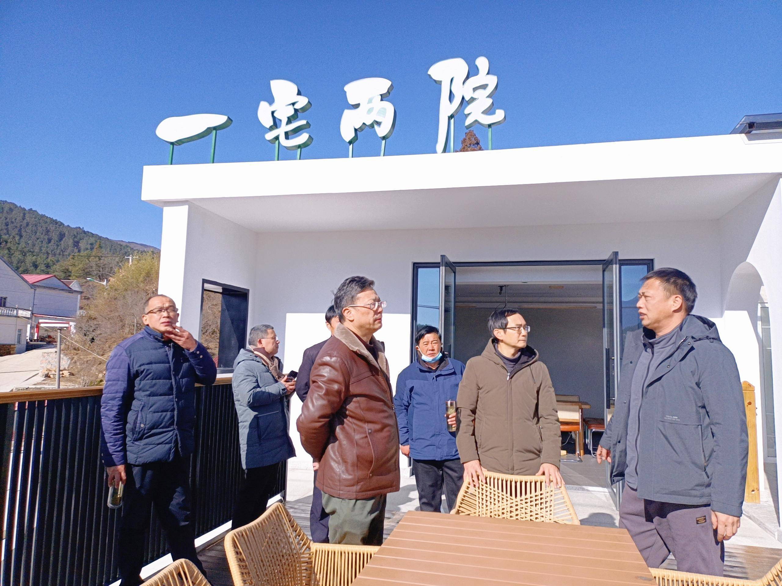 《中华英才》副社长吴礼明走访马畈村“一宅两院”新民宿
